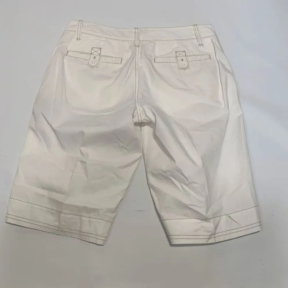 Natural Reflections White Bermuda Short - Picture 3 of 7